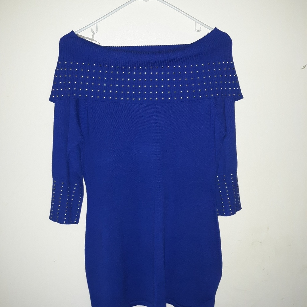 Questions Blue swoop neck sweater. - Picture 3 of 5